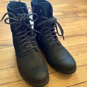 Sorel hiking boots size 8